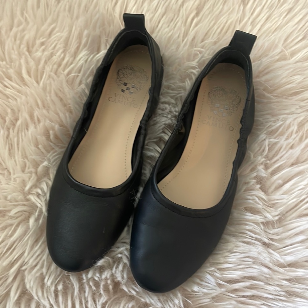 Vince Camuto Black Flat shoes size 7, NWOT